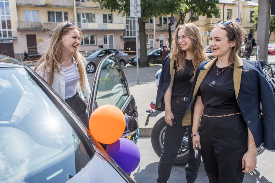 Skamba paskutinis skambutis: Kauno abiturientai nusiteikę švęsti iš širdies