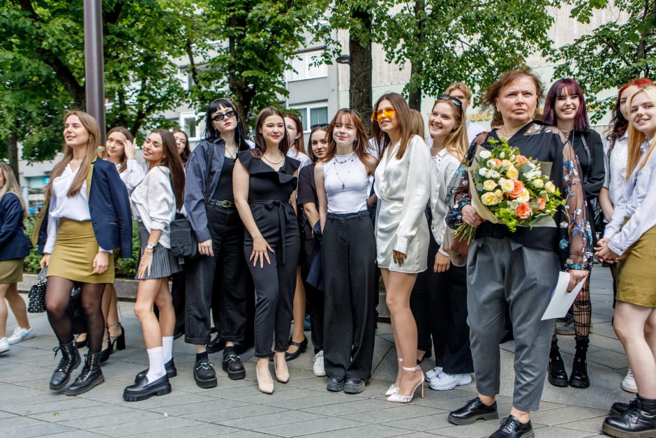 Skamba paskutinis skambutis: Kauno abiturientai nusiteikę švęsti iš širdies