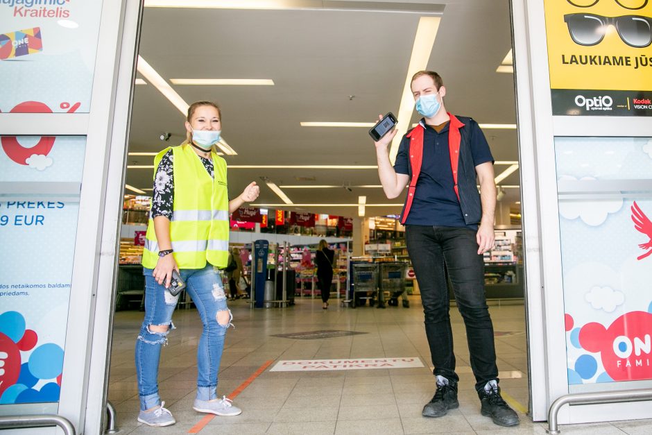 Pirmoji masinių ribojimų diena: aistros dėl sąskaitų, močiutės ir teisės pasirinkti