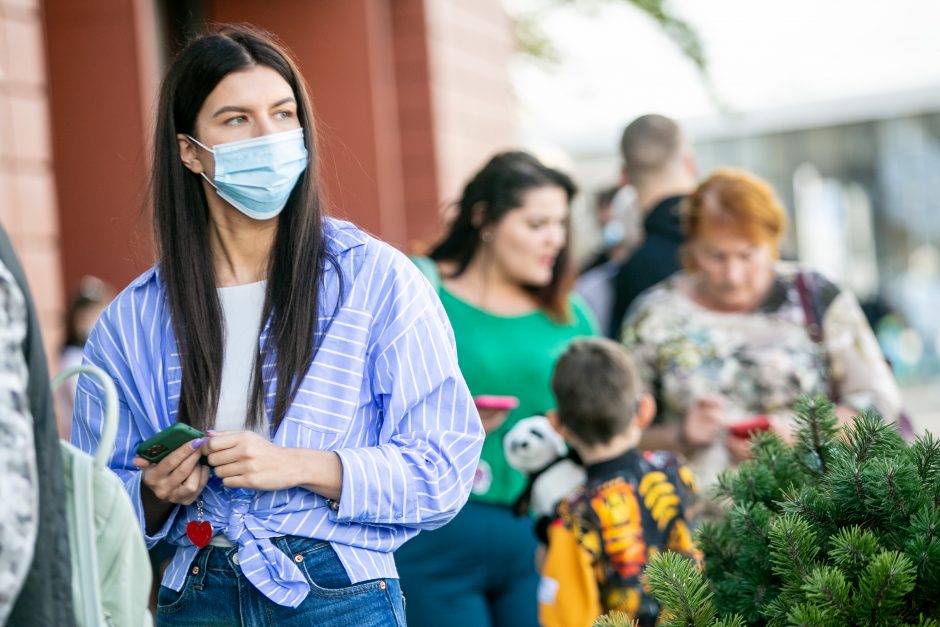 Pirmoji masinių ribojimų diena: aistros dėl sąskaitų, močiutės ir teisės pasirinkti