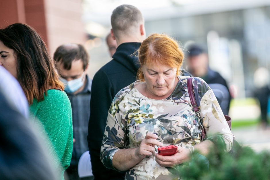 Pirmoji masinių ribojimų diena: aistros dėl sąskaitų, močiutės ir teisės pasirinkti