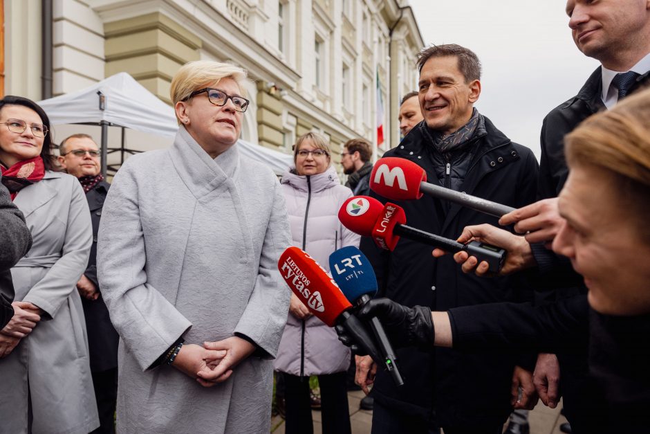 I. Šimonytė ir D. Kreivys Vilniuje atidengė laikrodį, kuris skaičiuos dienas iki atsijungimo nuo BRELL