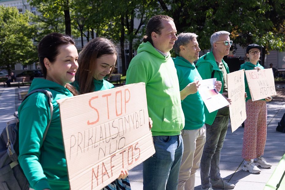 Sostinės centre – žaliųjų protesto akcija: ragina Vyriausybę priimti ryžtingus sprendimus