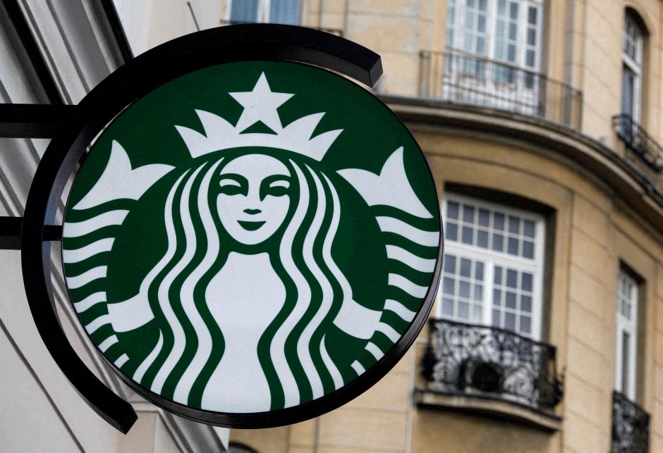 Didžiausias pasaulyje kavinių tinklas „Starbucks“ visiškai traukiasi iš Rusijos