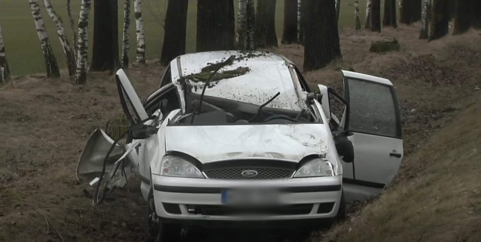 Daugiau detalių: po kraupios avarijos užvirtus medžiui našlaičiais liko penki vaikai