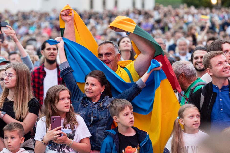 Triumfo eisenoje valdovų keliu nuėję tūkstančiai vilniečių giedojo Tautišką giesmę