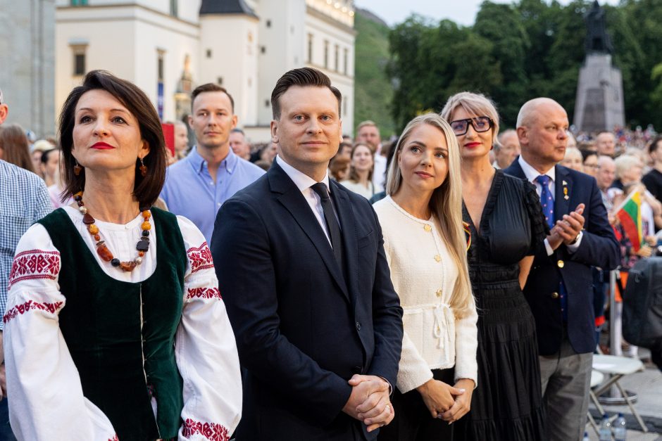 Triumfo eisenoje valdovų keliu nuėję tūkstančiai vilniečių giedojo Tautišką giesmę