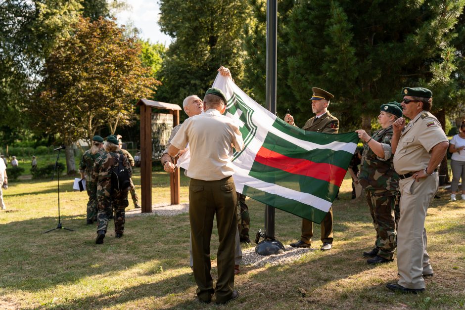 Šauliai švenčia: atidarė ąžuolų parką ir išjudėjo į trijų dienų 160 km žygį