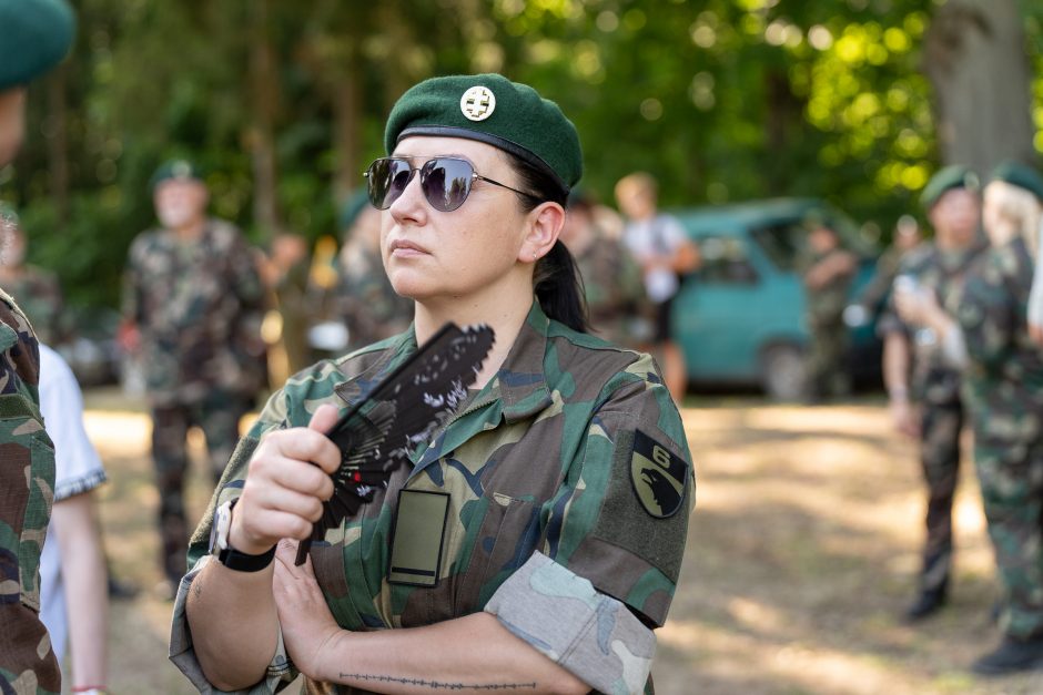 Šauliai švenčia: atidarė ąžuolų parką ir išjudėjo į trijų dienų 160 km žygį