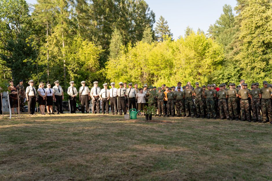 Šauliai švenčia: atidarė ąžuolų parką ir išjudėjo į trijų dienų 160 km žygį