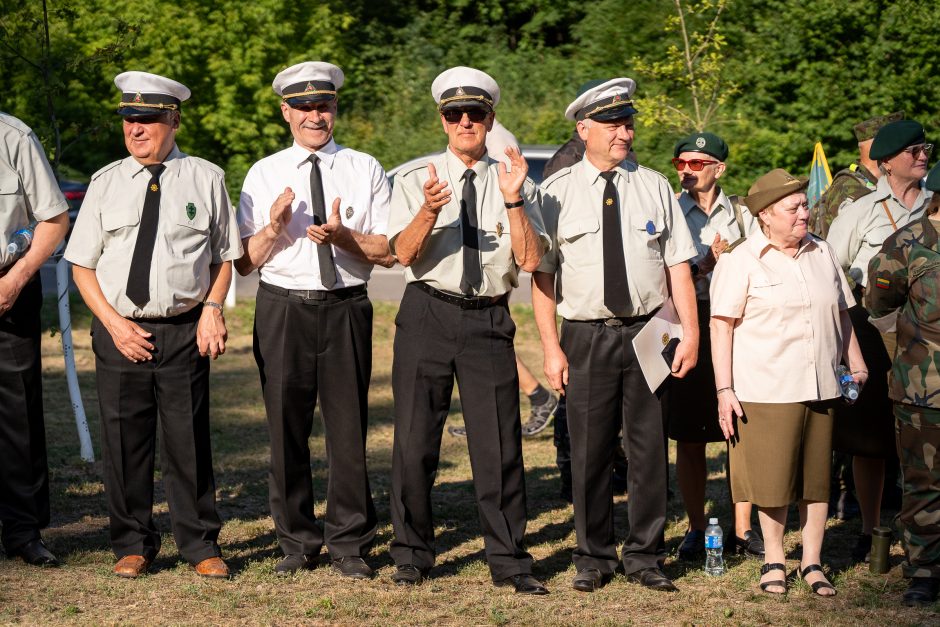 Šauliai švenčia: atidarė ąžuolų parką ir išjudėjo į trijų dienų 160 km žygį