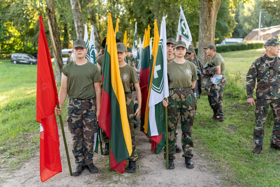 Šauliai švenčia: atidarė ąžuolų parką ir išjudėjo į trijų dienų 160 km žygį