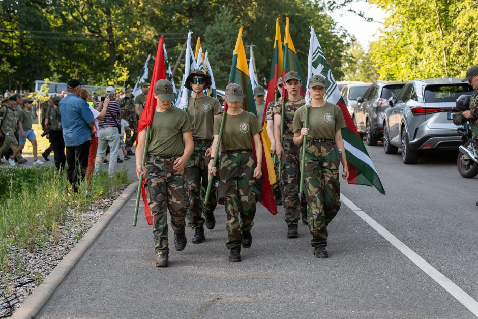 Šauliai švenčia: atidarė ąžuolų parką ir išjudėjo į trijų dienų 160 km žygį