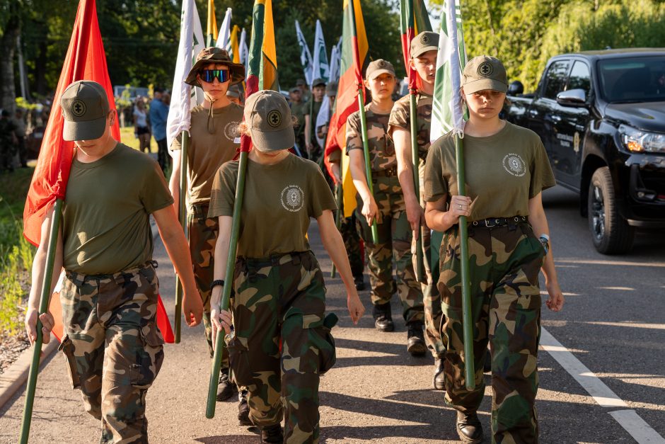 Šauliai švenčia: atidarė ąžuolų parką ir išjudėjo į trijų dienų 160 km žygį