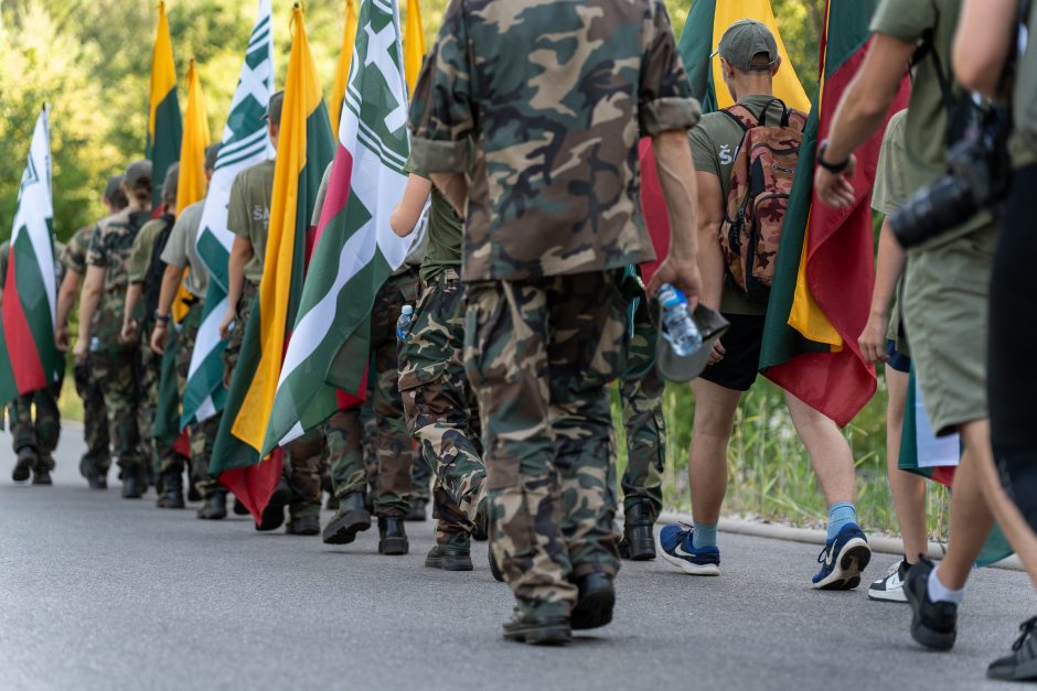 Šauliai švenčia: atidarė ąžuolų parką ir išjudėjo į trijų dienų 160 km žygį