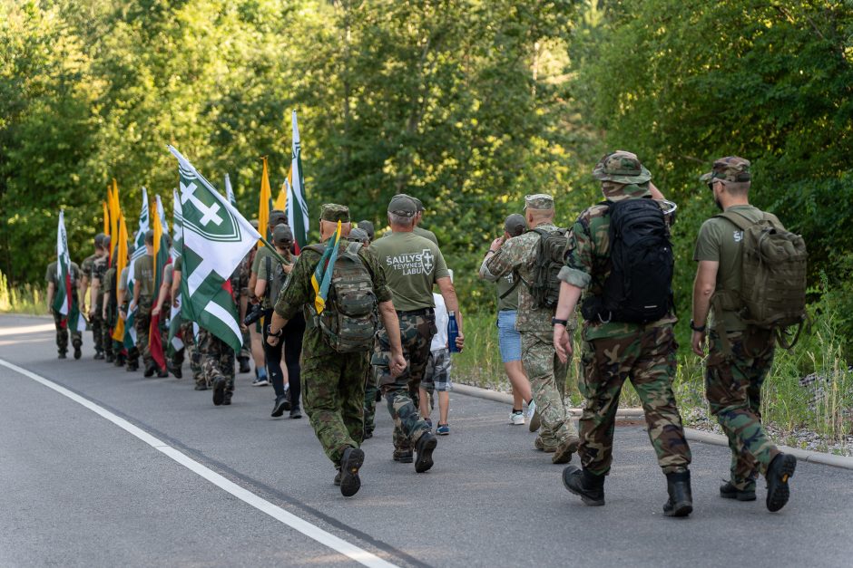 Šauliai švenčia: atidarė ąžuolų parką ir išjudėjo į trijų dienų 160 km žygį