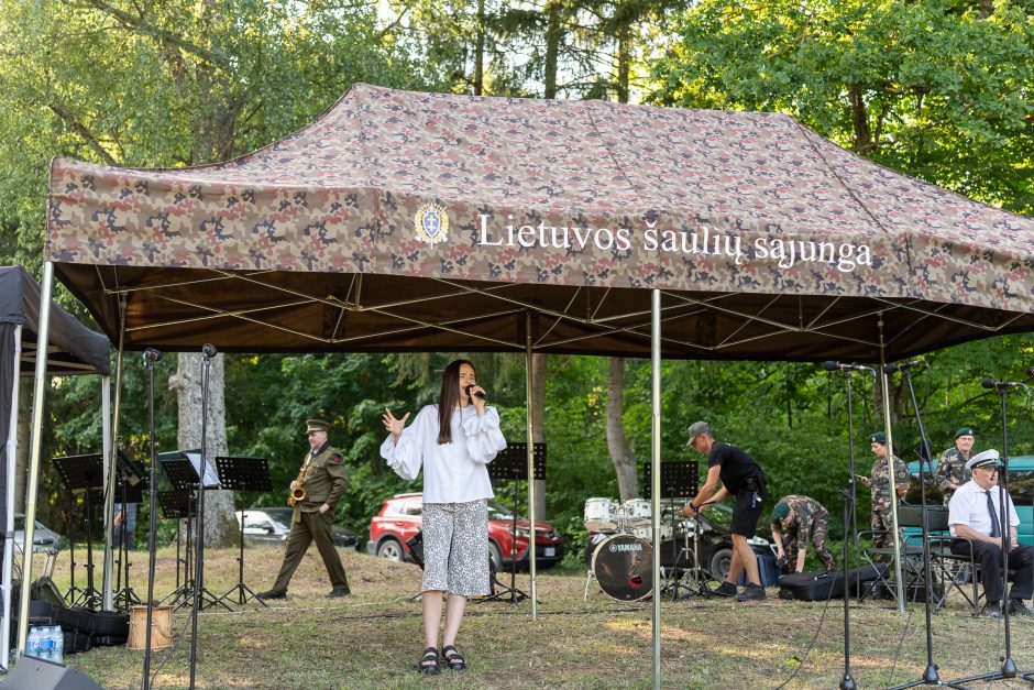 Šauliai švenčia: atidarė ąžuolų parką ir išjudėjo į trijų dienų 160 km žygį