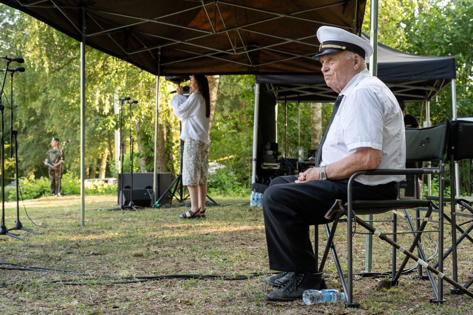 Šauliai švenčia: atidarė ąžuolų parką ir išjudėjo į trijų dienų 160 km žygį