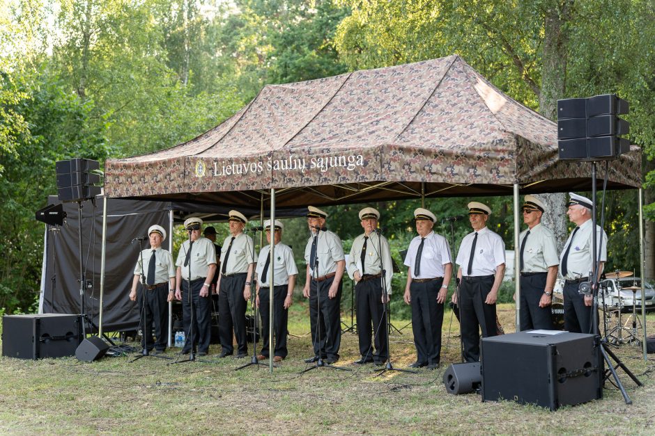 Šauliai švenčia: atidarė ąžuolų parką ir išjudėjo į trijų dienų 160 km žygį