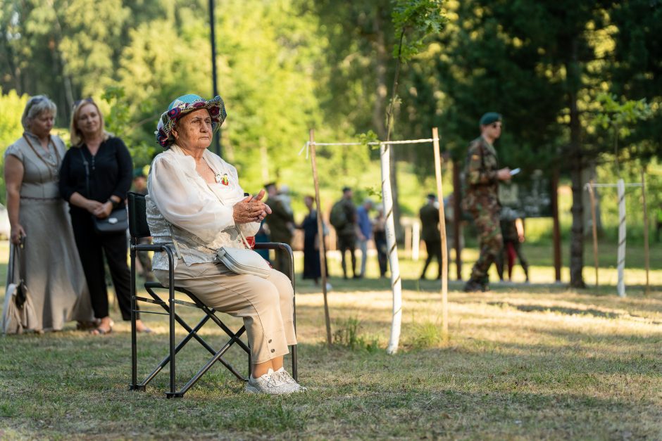 Šauliai švenčia: atidarė ąžuolų parką ir išjudėjo į trijų dienų 160 km žygį