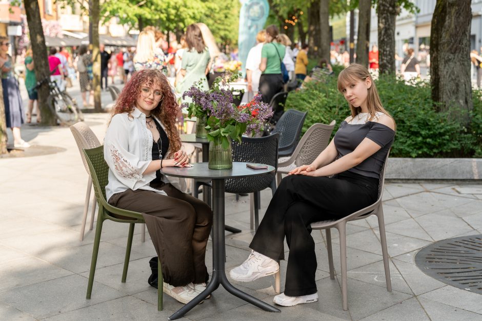 Laisvės alėja vėl nusidriekė šventiniai kaimynų stalai