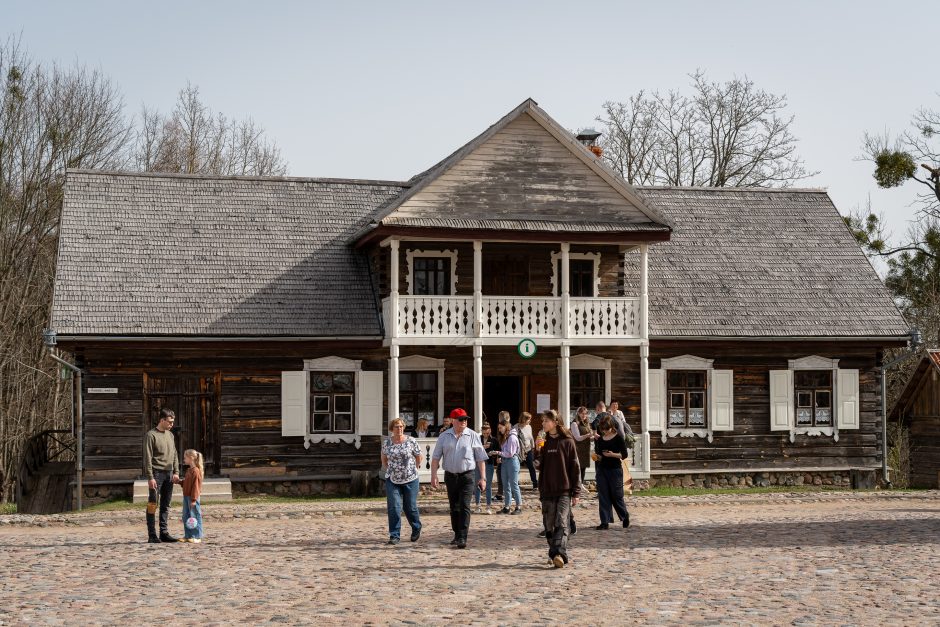 Velykų šventė Rumšiškėse: žmonės mėgavosi geru oru ir pramogomis  