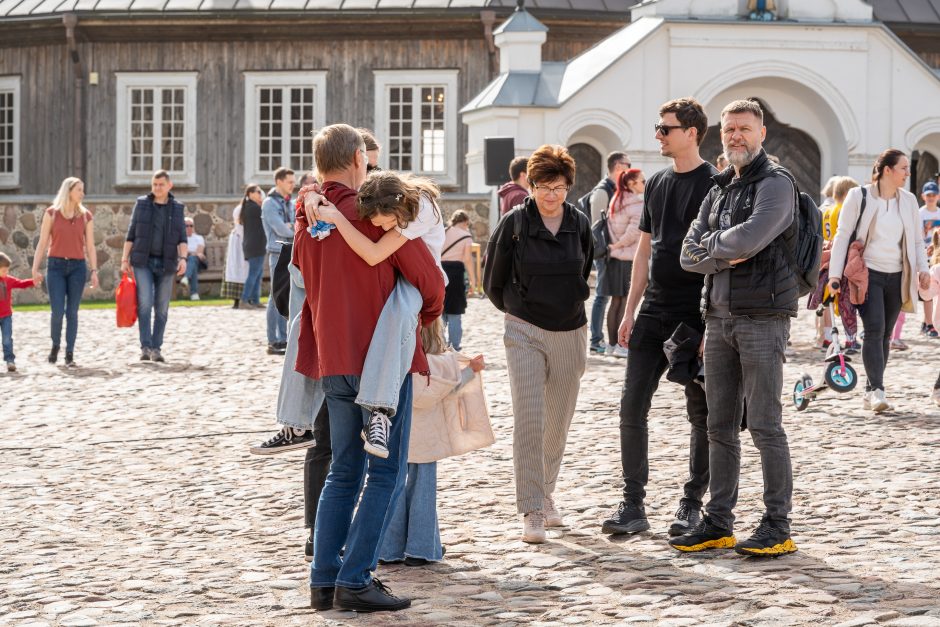 Velykų šventė Rumšiškėse: žmonės mėgavosi geru oru ir pramogomis  