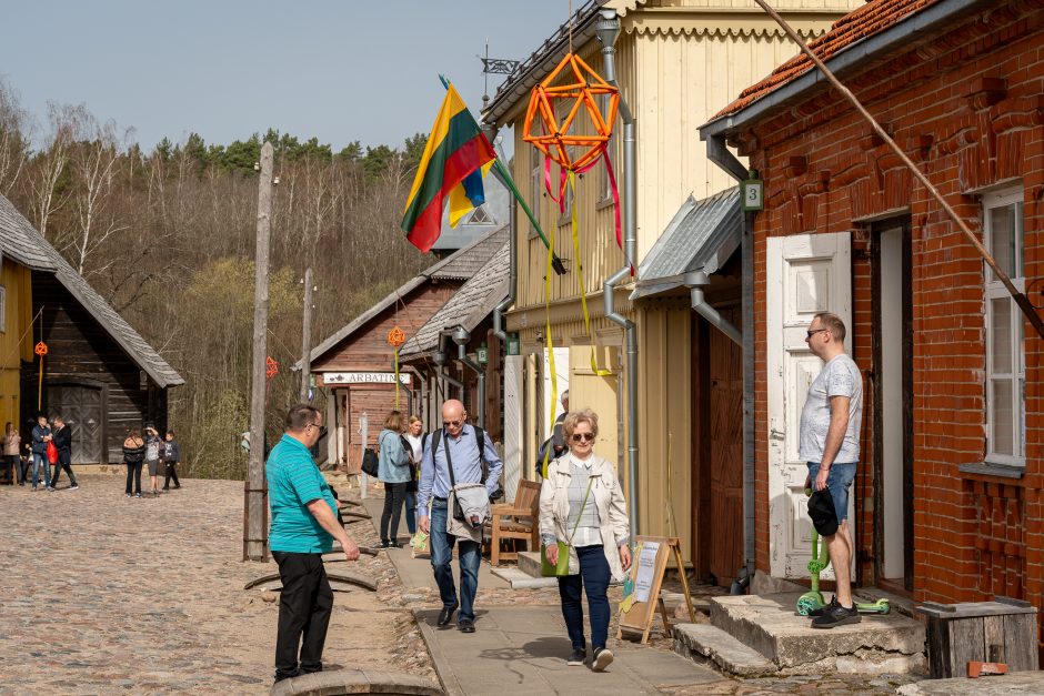 Velykų šventė Rumšiškėse: žmonės mėgavosi geru oru ir pramogomis  