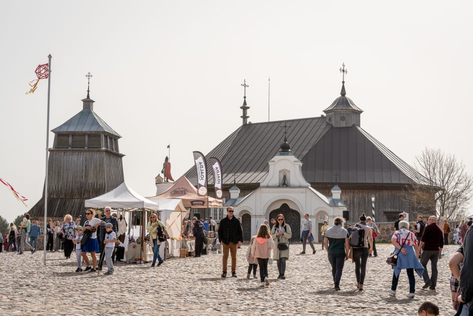 Velykų šventė Rumšiškėse: žmonės mėgavosi geru oru ir pramogomis  