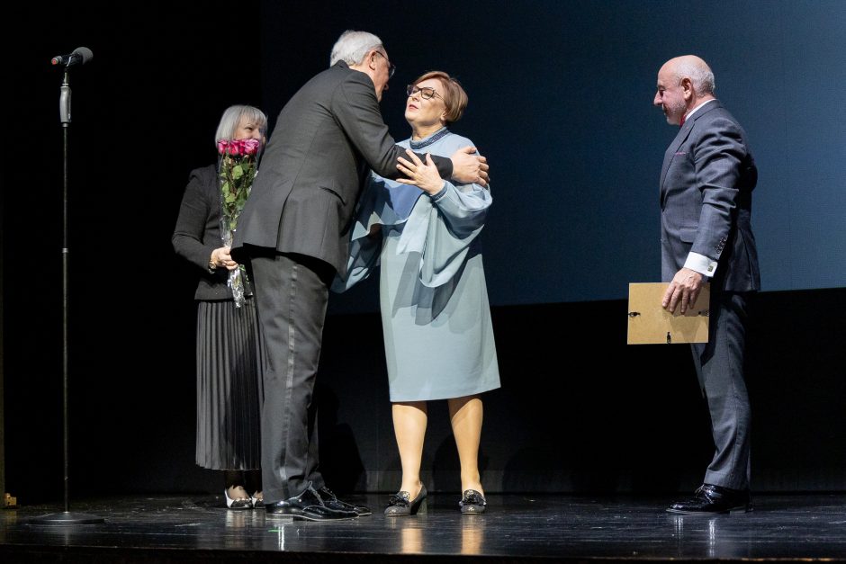 NKDT 104-ąjį gimtadienį vainikavo „Auksinių teatro rūtos šakelių“ apdovanojimai ir koncertas