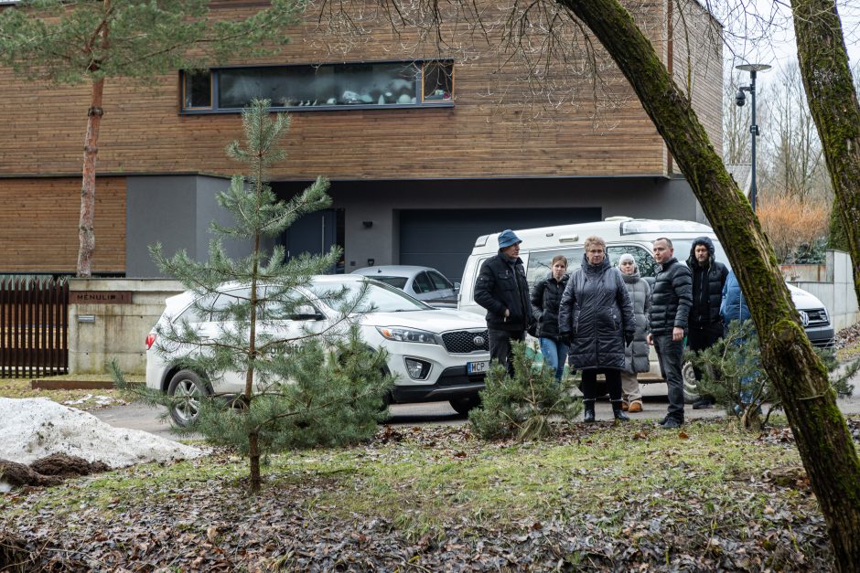 Gyventojai stoja prieš nelegalų medžių kirtimą rekreaciniame miške: pjauna viską 