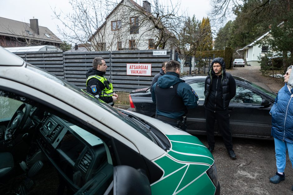 Gyventojai stoja prieš nelegalų medžių kirtimą rekreaciniame miške: pjauna viską 