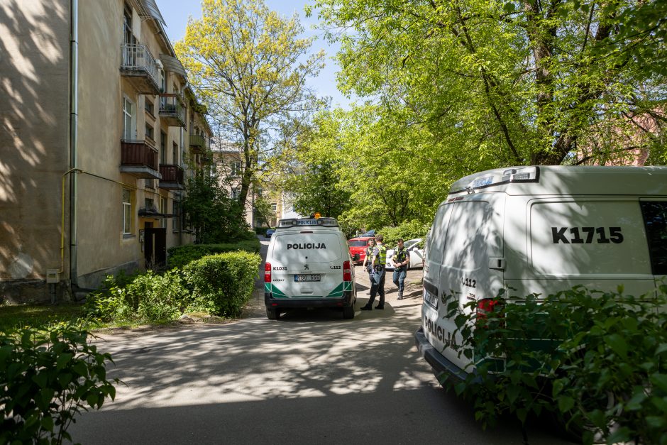 Šeimos tragedija Vilijampolėje: įtariamajam sutuoktinės nužudymu – negailestingas teismo kirtis