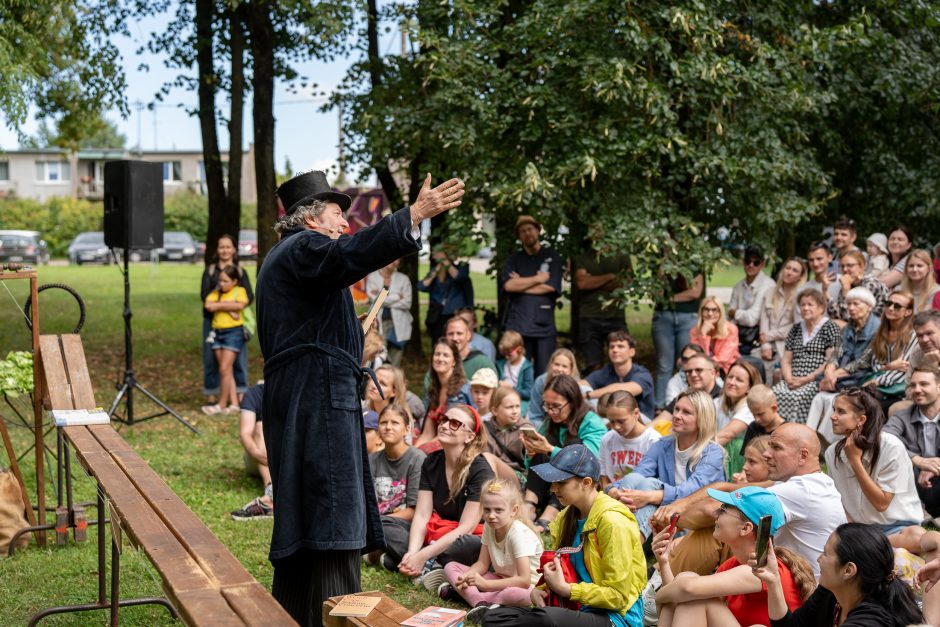 Spektaklio herojumi Ramučiuose tapo vėžlys