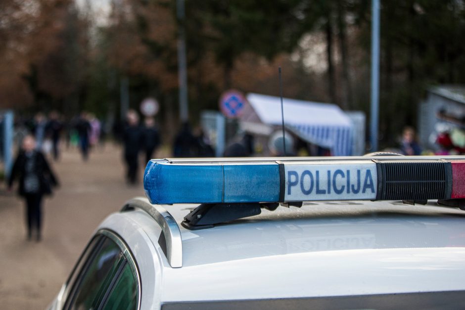 Visų šventųjų ir Vėlinių dienomis policija sustiprins patruliavimą