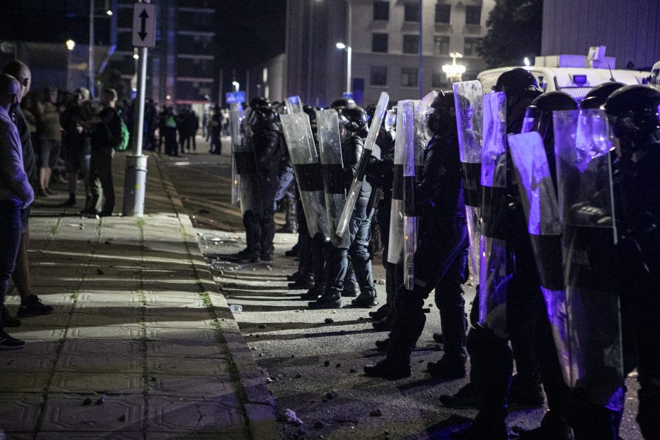 Opozicija inicijuos parlamentinį tyrimą dėl riaušių prie Seimo malšinimo