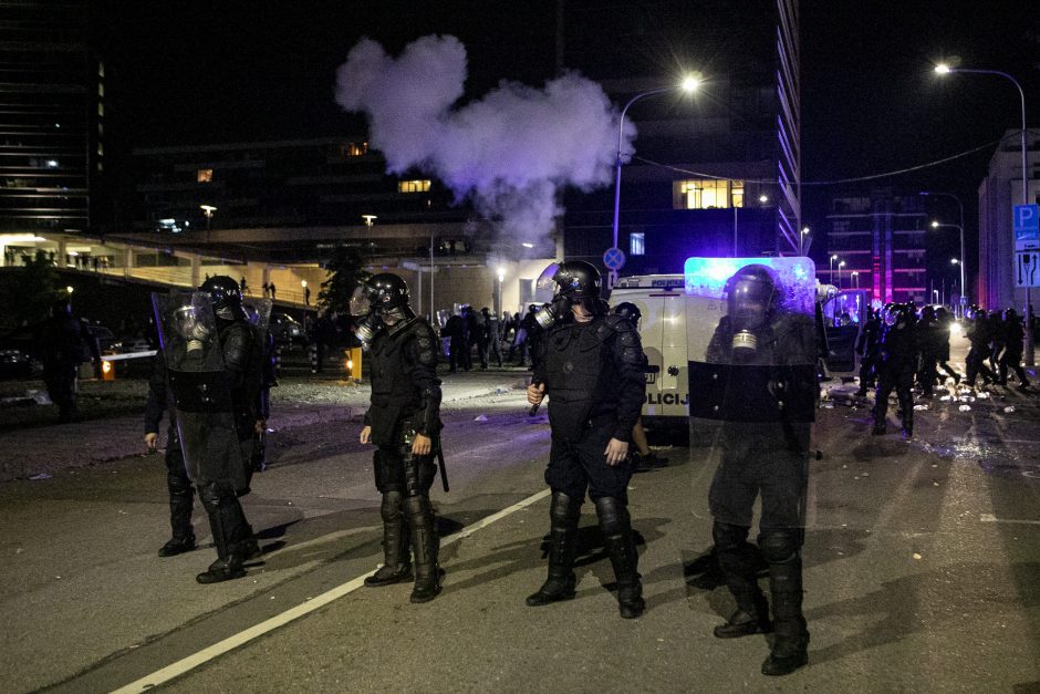 Opozicija inicijuos parlamentinį tyrimą dėl riaušių prie Seimo malšinimo