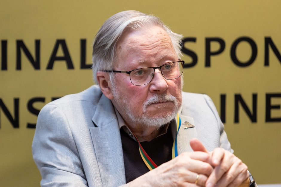 Žiniasklaida: dėl širdies problemų į Santaros klinikas paguldytas V. Landsbergis