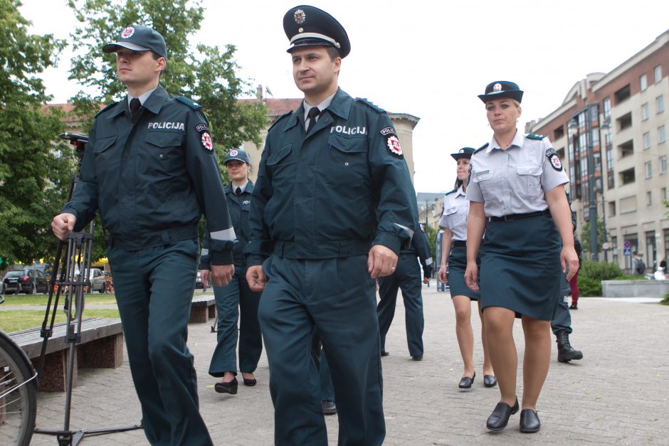 Pareigūnai reikalauja papildomų socialinių garantijų