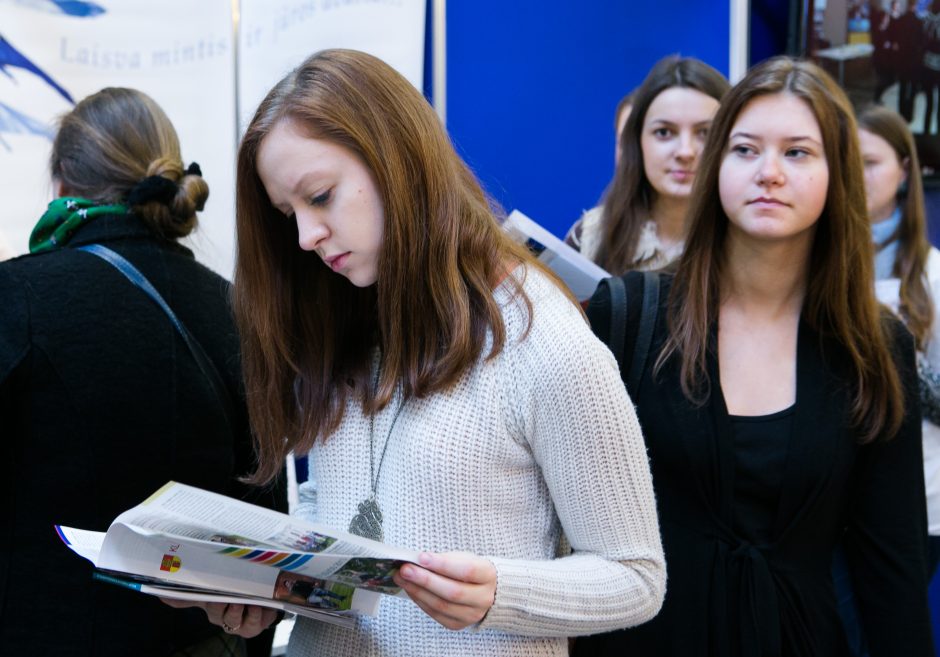 Stoti į universitetus ir kolegijas svarsto 16 tūkst. kandidatų