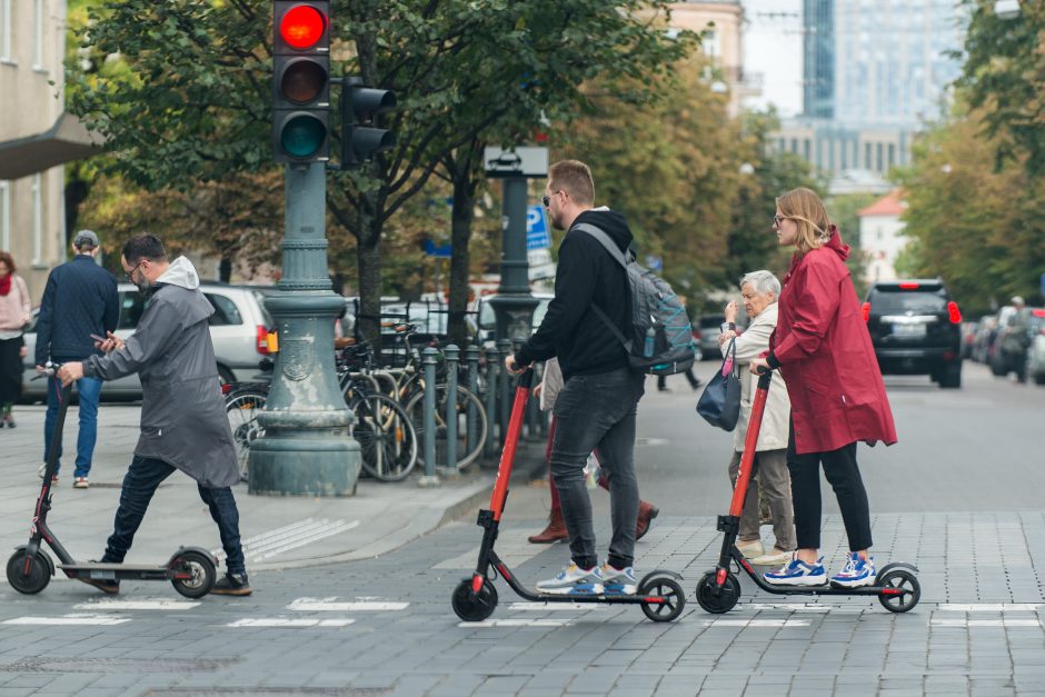 Vilniuje paspirtukai prigijo, tik kokia to nauda?