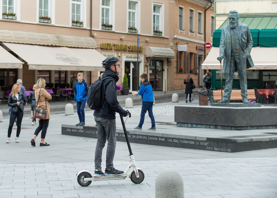 Vilniuje paspirtukai prigijo, tik kokia to nauda?