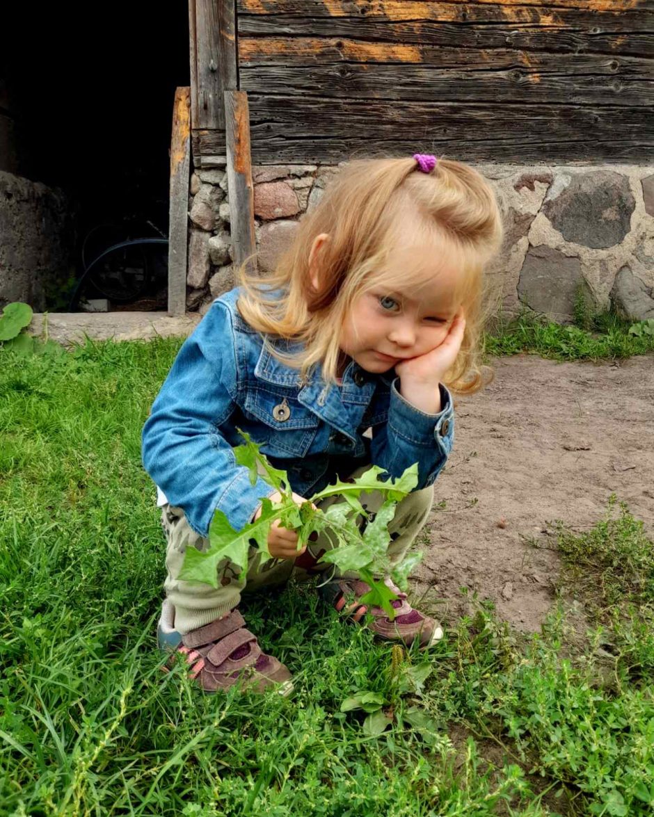 Vaikų gyvenimas vienkiemyje kasdien kupinas įspūdžių