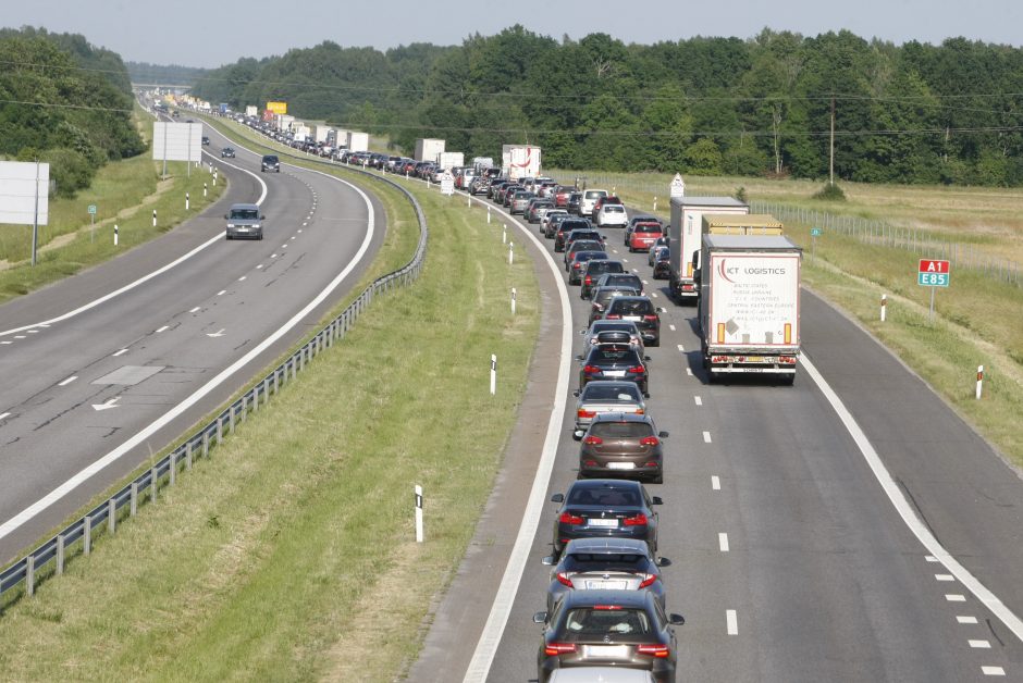 LDK bajorų vargai šių laikų vairuotojams neįkandami