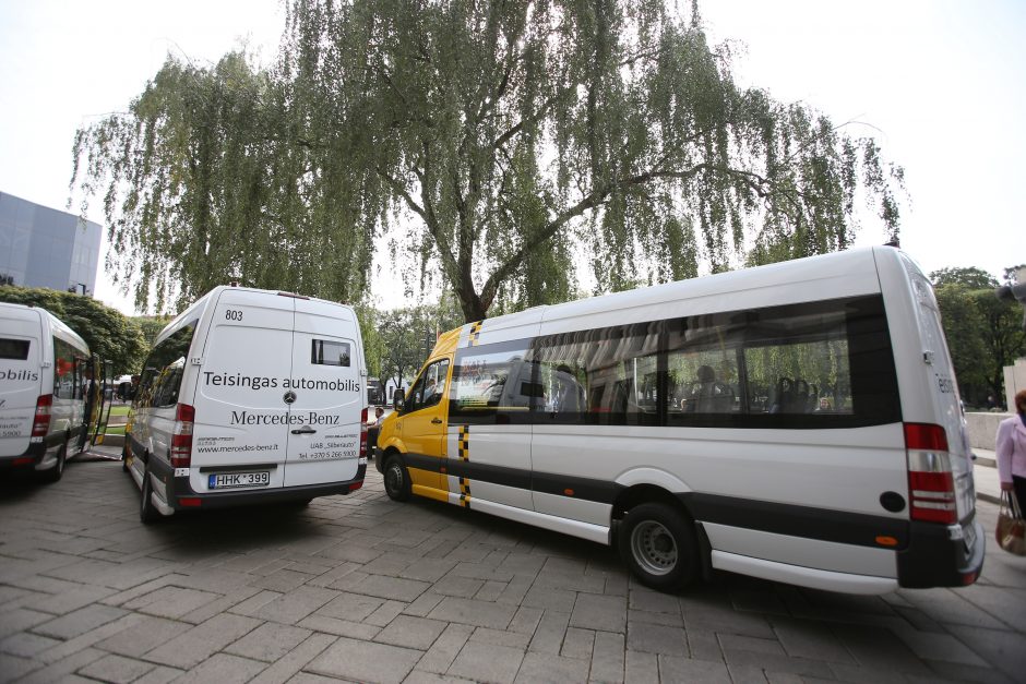 Automobilių turguje – pirkėjų laukimo nuotaikos