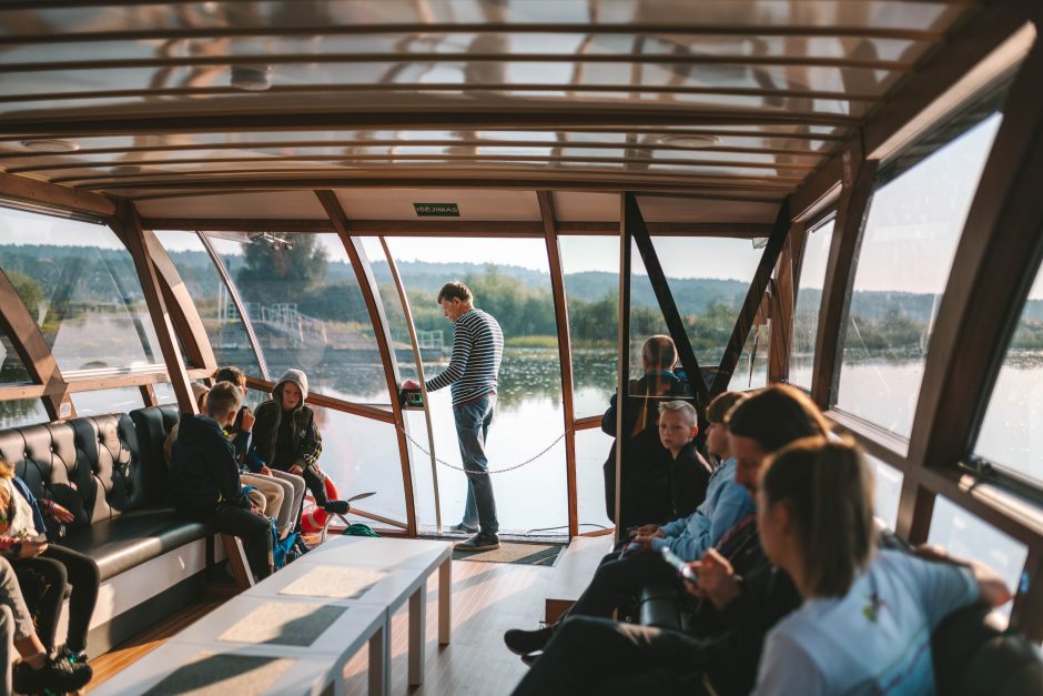 Vandens transportas tarnauja pažintiniam turizmui, aktyviam laisvalaikiui ir kultūrai