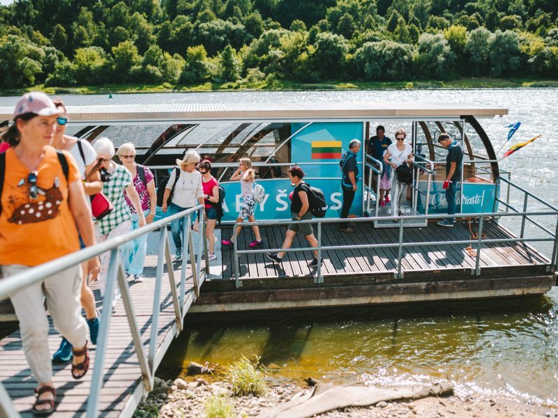 Vandens transportas tarnauja pažintiniam turizmui, aktyviam laisvalaikiui ir kultūrai