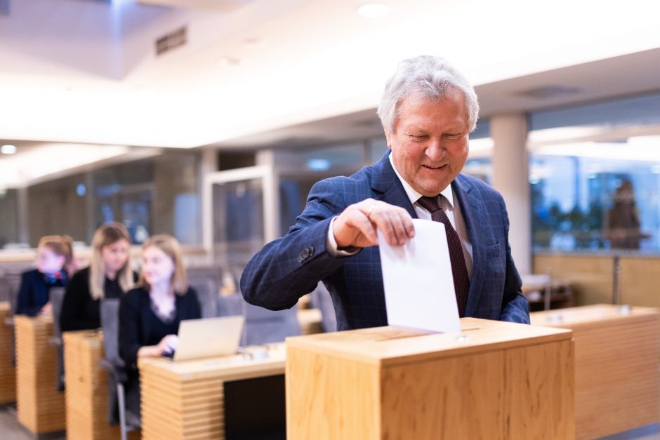 Seimas dėl priesaikos sulaužymo panaikino P. Gražulio mandatą