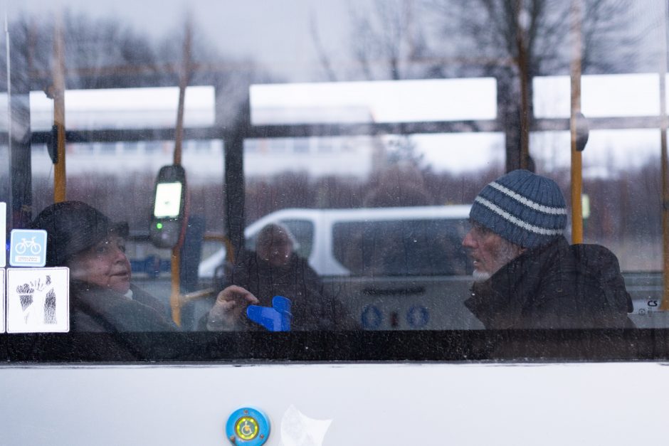 Siaubingas gaisras Viršuliškėse: griuvo užsidegusių butų perdanga, keturi žmonės – ligoninėje