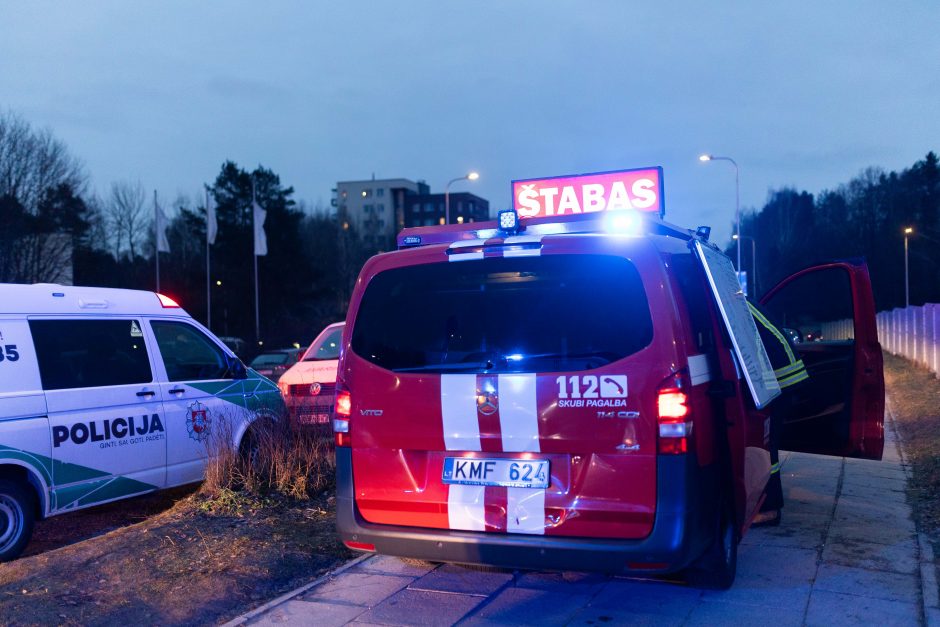 Siaubingas gaisras Viršuliškėse: griuvo užsidegusių butų perdanga, keturi žmonės – ligoninėje